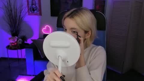 aurorawrenfield online show from 11/26/25, 05:19