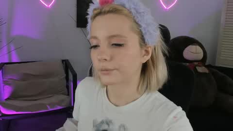 aurorawrenfield online show from 03/06/26, 04:31