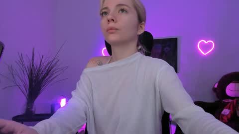 aurorawrenfield online show from 04/01/26, 01:39