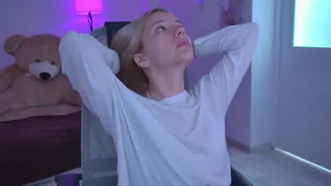 aurorawrenfield online show from 07/08/26, 04:17