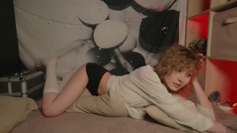 Snapshot of aurorryy1 chatting on 03/01/26, 12:12 Aurora online show from 03/01/26, 12:12