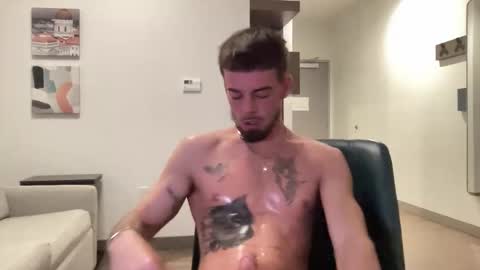 Snapshot of austant chatting on 12/18/25, 02:34 austant online show from 12/18/25, 02:34