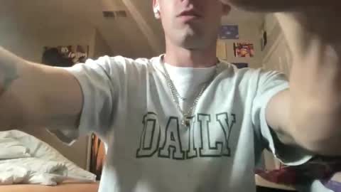 Snapshot of austant chatting on 04/08/26, 10:43 austant online show from 04/08/26, 10:43