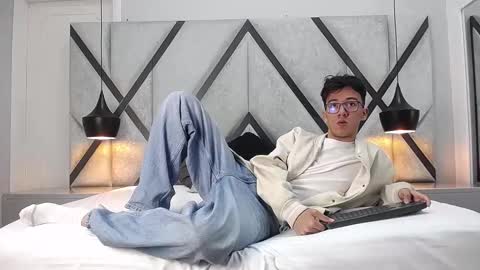 austinreeds online show from 09/29/25, 11:59