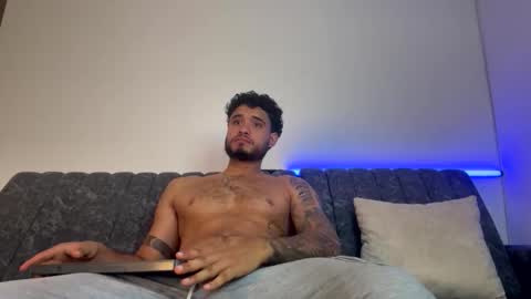 Snapshot of austintorres_ chatting on 05/05/26, 01:02 AustinTorres online show from 05/05/26, 01:02