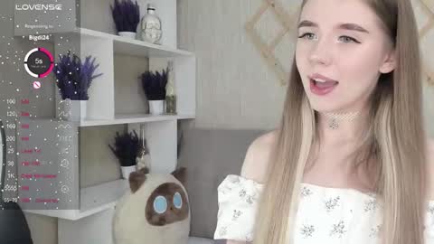 Snapshot of auto_baby chatting on 09/25/25, 11:14 Dasha online show from 09/25/25, 11:14