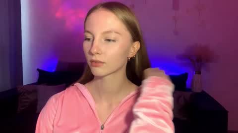 Annie online show from 09/17/25, 03:14