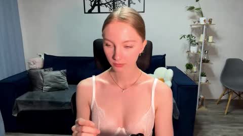 Annie online show from 10/16/25, 05:03