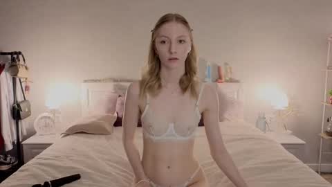 Annie online show from 03/20/26, 02:00