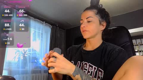 Ava online show from 02/05/25, 11:23