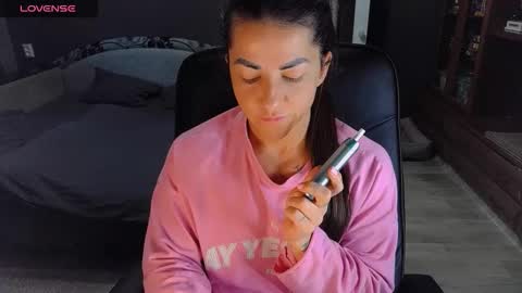 Ava online show from 10/02/25, 12:01