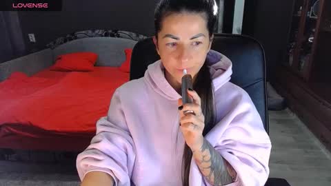 Ava online show from 10/15/25, 10:04