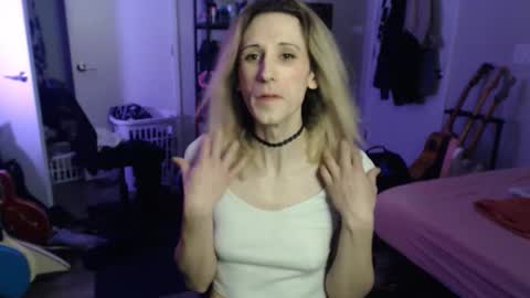 Snapshot of ava_reinhart_999 chatting on 02/10/26, 11:42 Ava online show from 02/10/26, 11:42