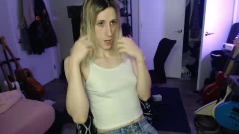 Snapshot of ava_reinhart_999 chatting on 02/22/26, 04:24 Ava online show from 02/22/26, 04:24