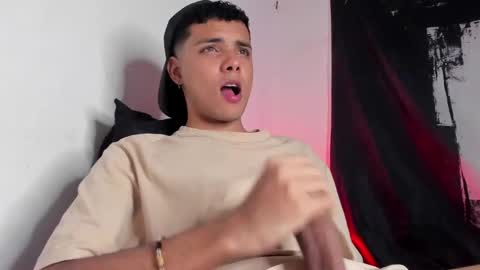 Snapshot of avaggi chatting on 10/19/25, 12:11 Avaggi online show from 10/19/25, 12:11