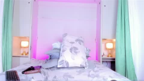 Snapshot of avajamess_ chatting on 06/25/26, 03:05 EVA online show from 06/25/26, 03:05