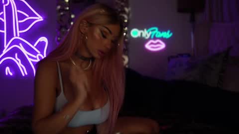 AvalonnFoxx online show from 12/14/24, 08:56