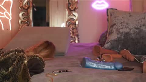 AvalonnFoxx online show from 12/24/24, 06:22