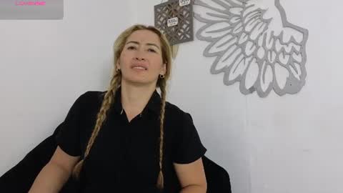 Snapshot of avaqeen chatting on 07/06/26, 01:13 Ava online show from 07/06/26, 01:13