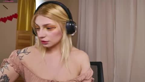 Ava online show from 05/08/26, 01:49