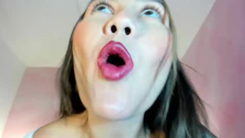 avawhiite online show from 03/18/26, 06:33