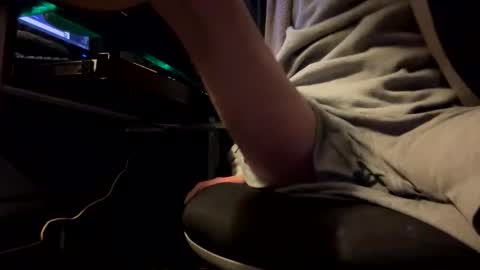 Snapshot of ave7ord chatting on 11/15/25, 05:42 Ordinary7 online show from 11/15/25, 05:42