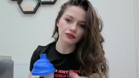 Aveline online show from 03/24/26, 05:51