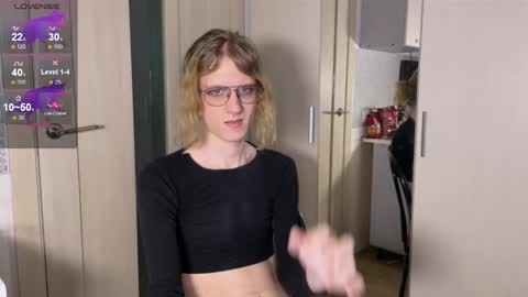 Snapshot of avery_adam chatting on 02/05/26, 12:43 Alex online show from 02/05/26, 12:43