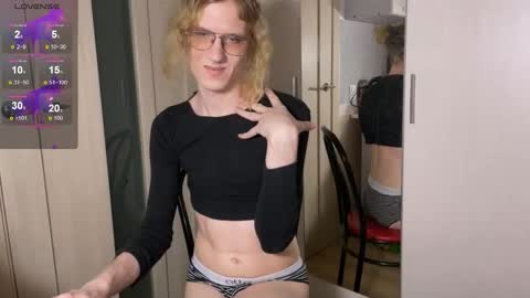 Snapshot of avery_adam chatting on 02/09/26, 07:29 Alex online show from 02/09/26, 07:29