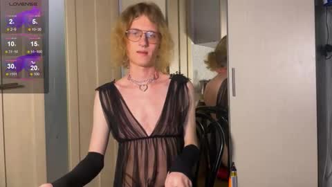 Snapshot of avery_adam chatting on 02/18/26, 10:17 Alex online show from 02/18/26, 10:17