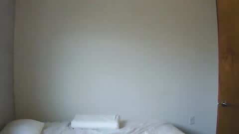 Snapshot of avery_cb chatting on 04/02/26, 11:24 Avery online show from 04/02/26, 11:24