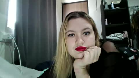 Snapshot of avery_doll21 chatting on 06/23/26, 06:06 Avery Doll online show from 06/23/26, 06:06