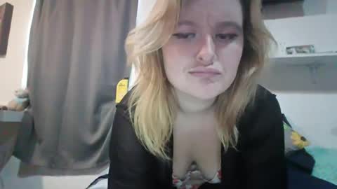 Snapshot of avery_doll21 chatting on 07/11/26, 06:43 Avery Doll online show from 07/11/26, 06:43