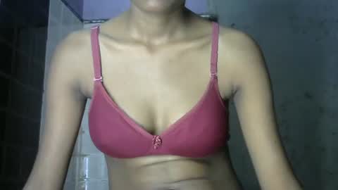 avery_lust01 online show from 06/06/26, 06:51
