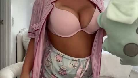 ur gf online show from 03/17/26, 12:15