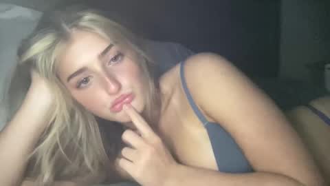 Snapshot of averyraemiller chatting on 01/11/25, 05:31 averymillerr online show from 01/11/25, 05:31