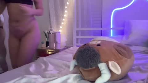 Snapshot of averyraemiller chatting on 02/18/25, 04:15 averymillerr online show from 02/18/25, 04:15