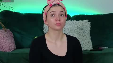 AveryWillow online show from 09/30/25, 04:28