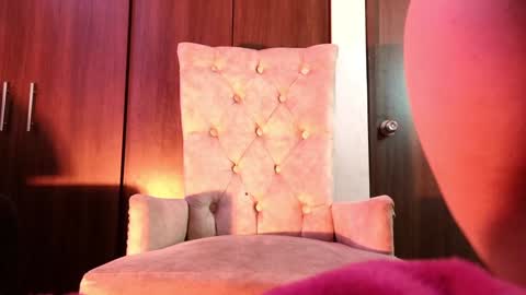 Saraaaa independent model 3 online show from 02/04/25, 06:14