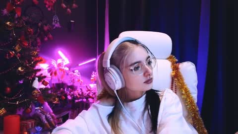 Avriel online show from 12/11/24, 01:15