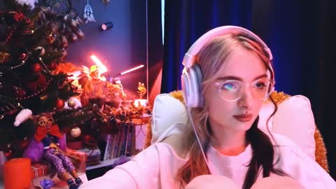 Avriel online show from 12/15/24, 02:30