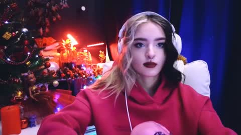 Avriel online show from 12/25/24, 02:35