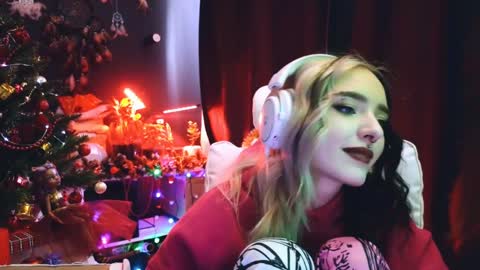 Avriel online show from 12/25/24, 05:37