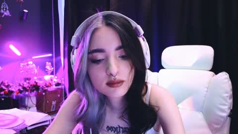 Avriel online show from 01/20/25, 02:22