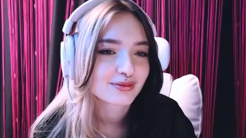 Avriel online show from 02/18/25, 05:42