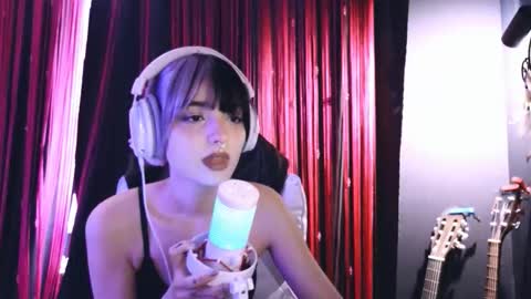 Avriel online show from 10/19/25, 05:08