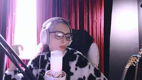 Avriel online show from 10/23/25, 07:07