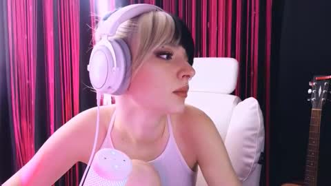 Avriel online show from 02/01/26, 04:44