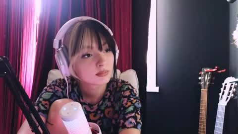 Snapshot of avi_nile chatting on 07/12/26, 04:25 Avriel online show from 07/12/26, 04:25