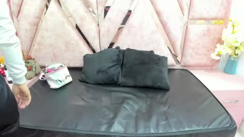 Snapshot of avi_thomsonn_ chatting on 07/17/26, 02:29 avi_thomsonn_ online show from 07/17/26, 02:29
